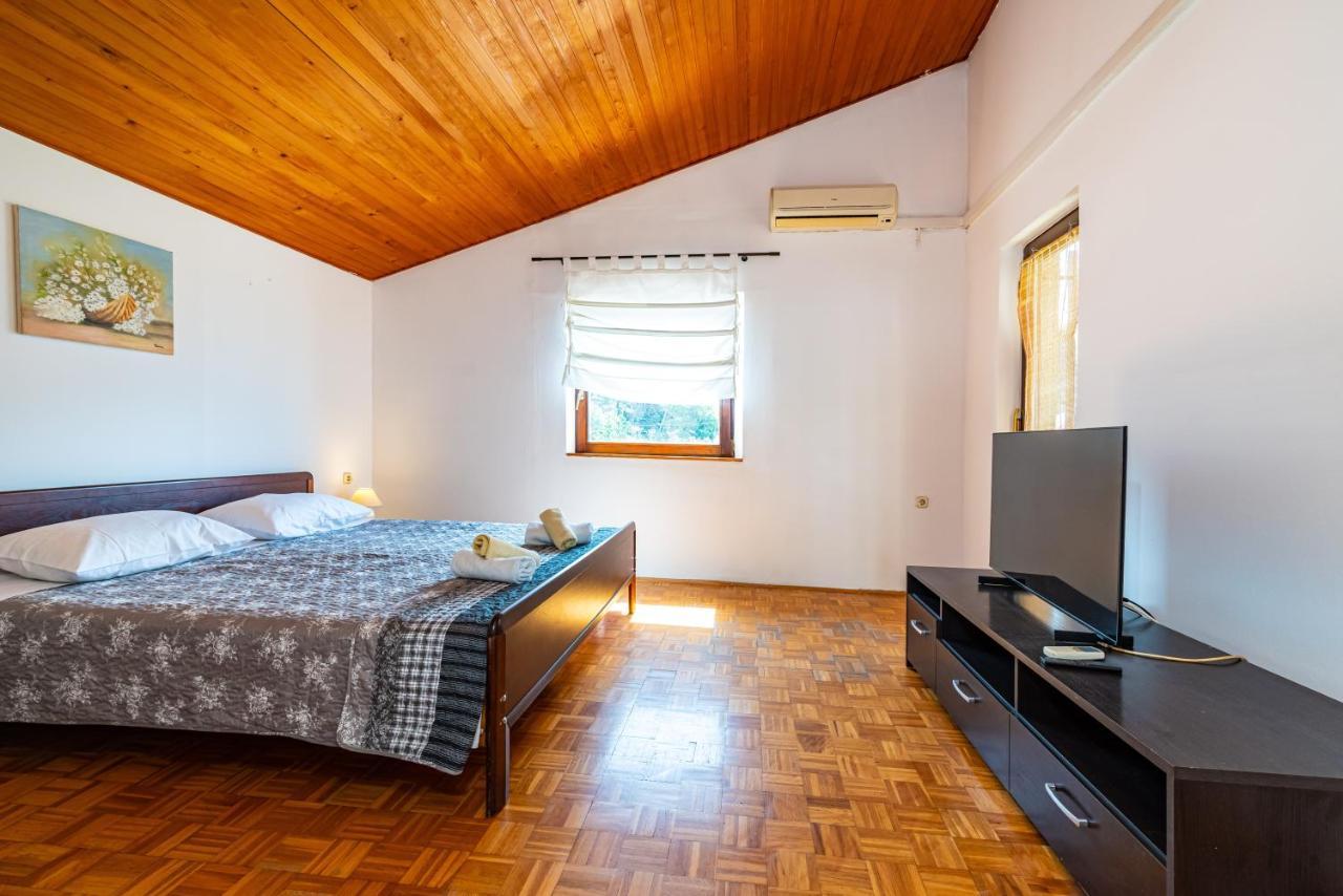 Apartment Sea And Mountain With Pool 诺维格勒达尔马提亚 客房 照片