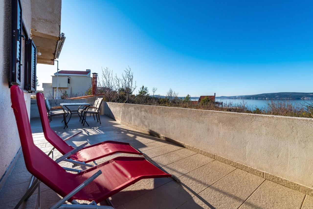 Apartment Sea And Mountain With Pool 诺维格勒达尔马提亚 外观 照片